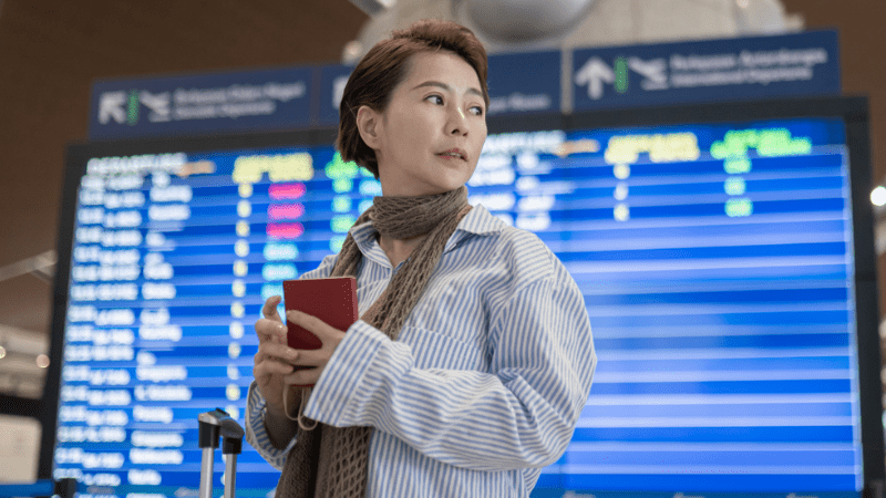 출장 및 모빌리티를 위한 여성 출장자